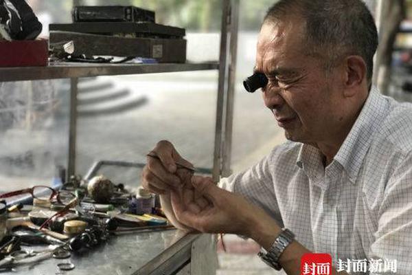 全球首個(gè)5000萬(wàn)級(jí)集裝箱港口誕生！上海港年集裝箱吞吐量再創(chuàng)世界紀(jì)錄